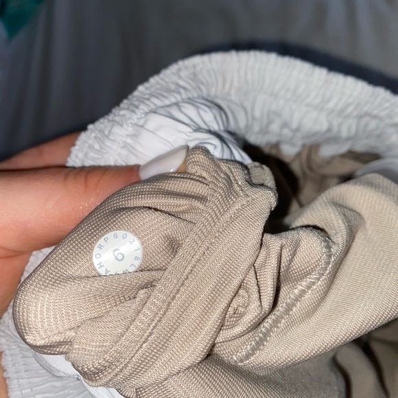 Lululemon - white hotty hot mesh side shorts 2.5” inch short length - Picture 4 of 4